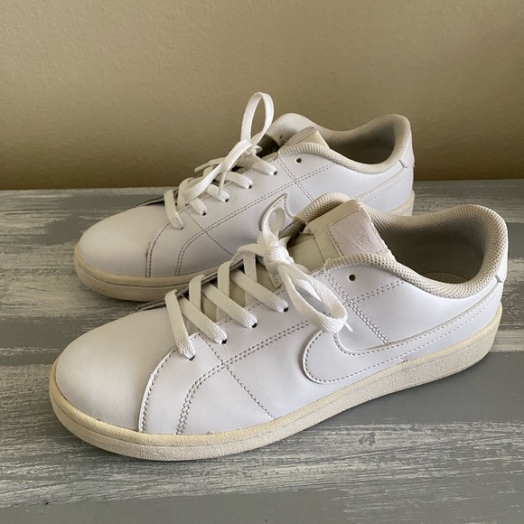 Nike Court Royale 2 Low-tops - Picture 2 of 6